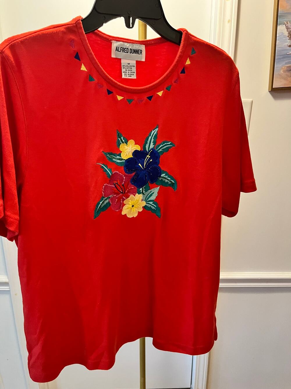 Alfred Dunner thicker teeshirt  Red with flowers M